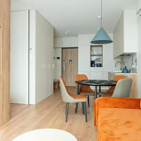 Rentplanet - Przy Dworcu Centralnym Appartement