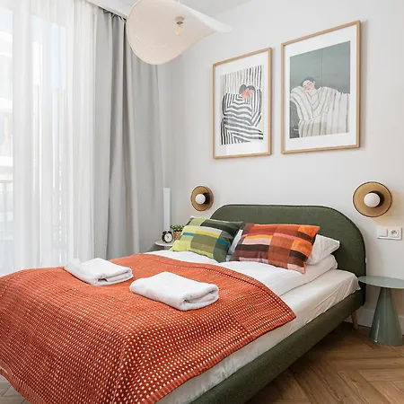 Rentplanet - Przy Dworcu Centralnym * Varsóvia